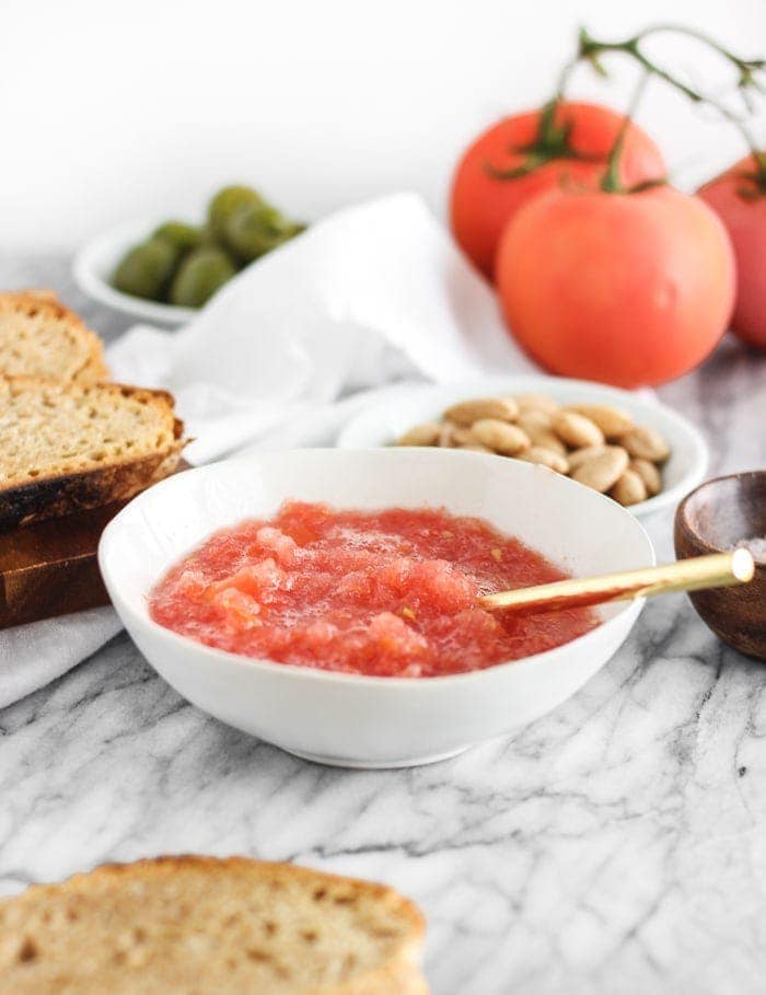 pan-con-tomate-spanish-tomato-toast-lively-table