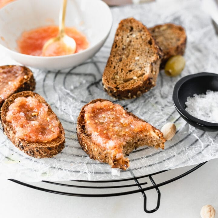 Pan con Tomate (Spanish Tomato Toast) - Lively Table