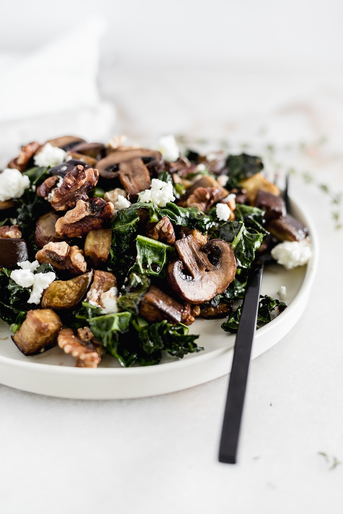 A delicious warm eggplant, mushroom and kale salad with tangy goat cheese, walnuts and balsamic vinaigrette. It's the perfect side dish for cold weather! (#glutenfree, #vegetarian) | #kalesalad #fall #sidedish | via livelytable.com
