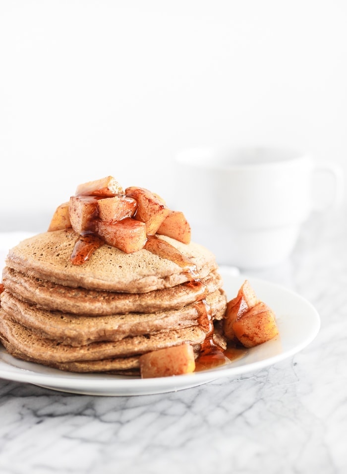 healthy apple cinnamon pancakes