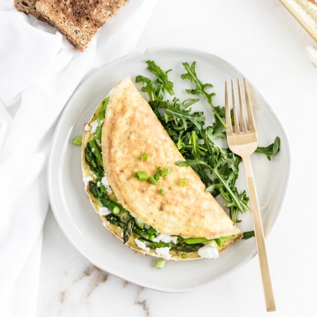 Easy Asparagus and Goat Cheese Omelet