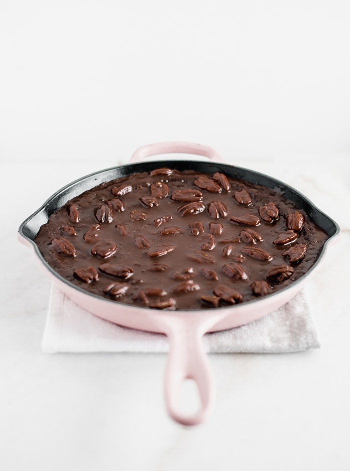 Gooey Texas Chocolate Sheet Cake Skillet (Easy Chocolate Cake) Recipe - The  Cookie Rookie®