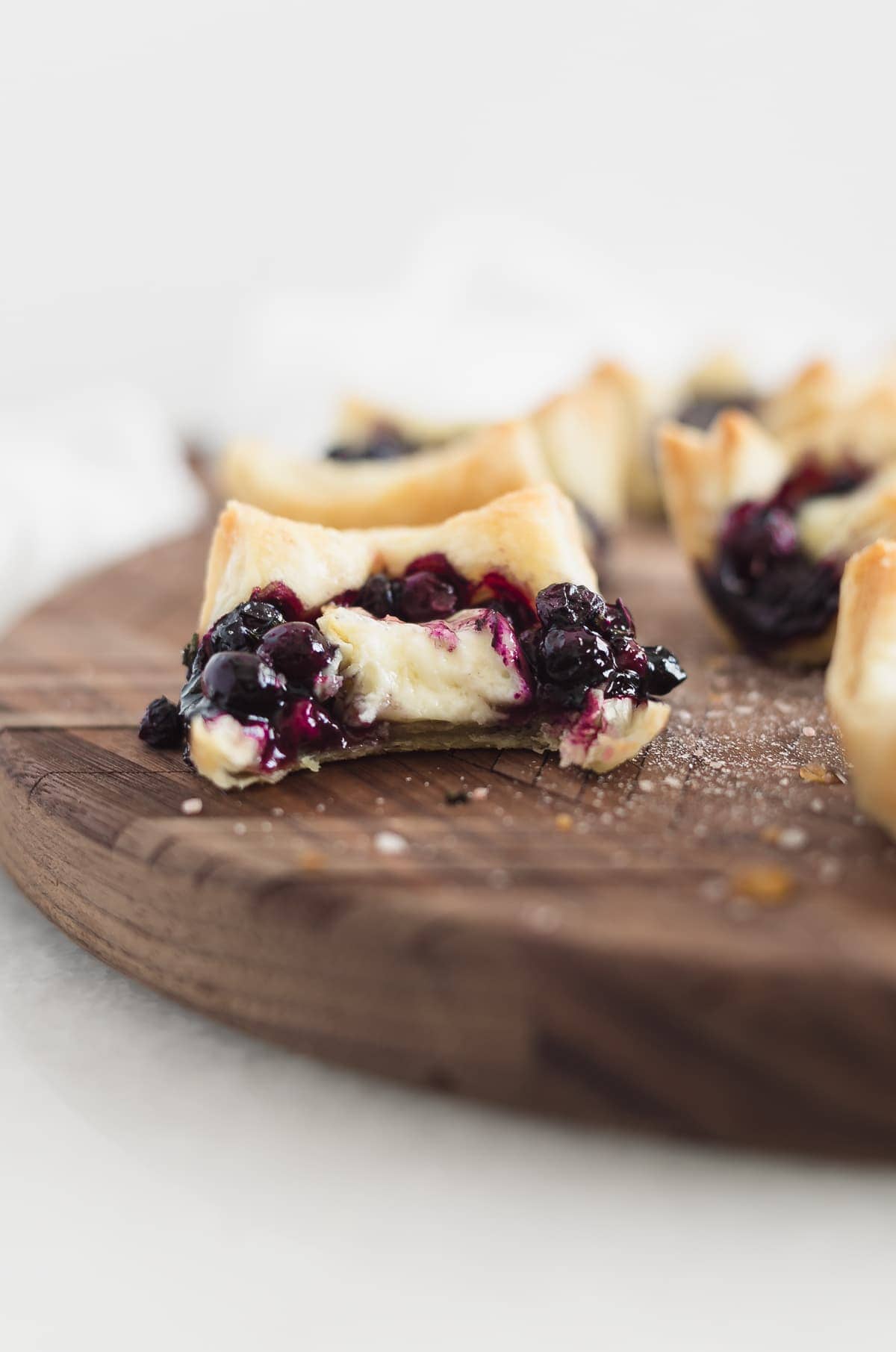 Wild Blueberry and Brie Puff Pastry Bites are the perfect appetizers for any holiday gathering. With only 5 ingredients and filled with gooey brie and wild blueberries, they're sure to please all of your guests this Thanksgiving or Christmas! (vegetarian)| sponsored by Wild Blueberries | via livelytable.com