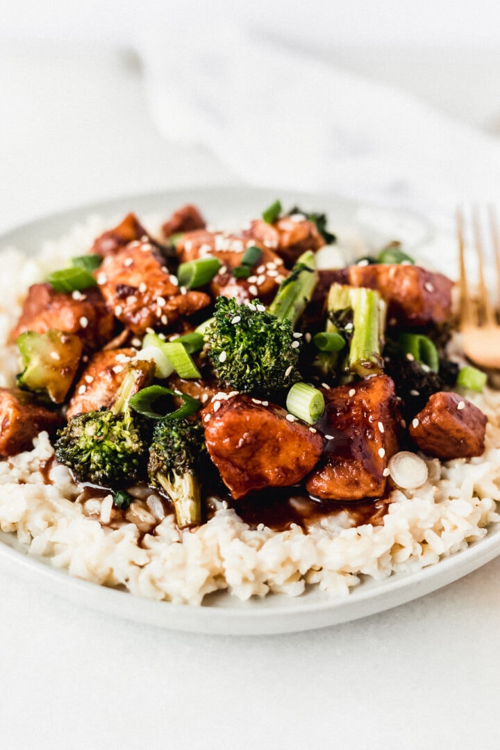 Sticky Pomegranate Ginger Chicken and Broccoli with Coconut Brown Rice ...
