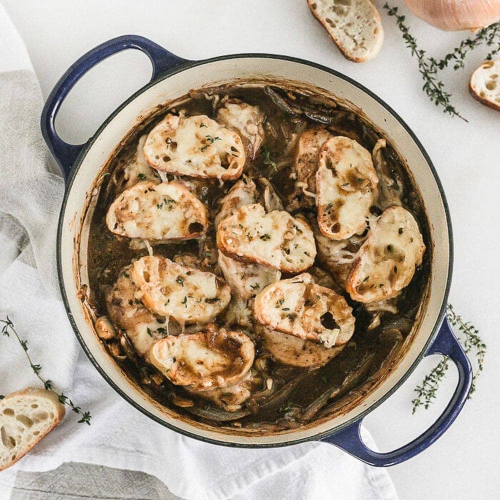 https://livelytable.com/wp-content/uploads/2018/02/the-best-one-pot-french-onion-chicken.jpg