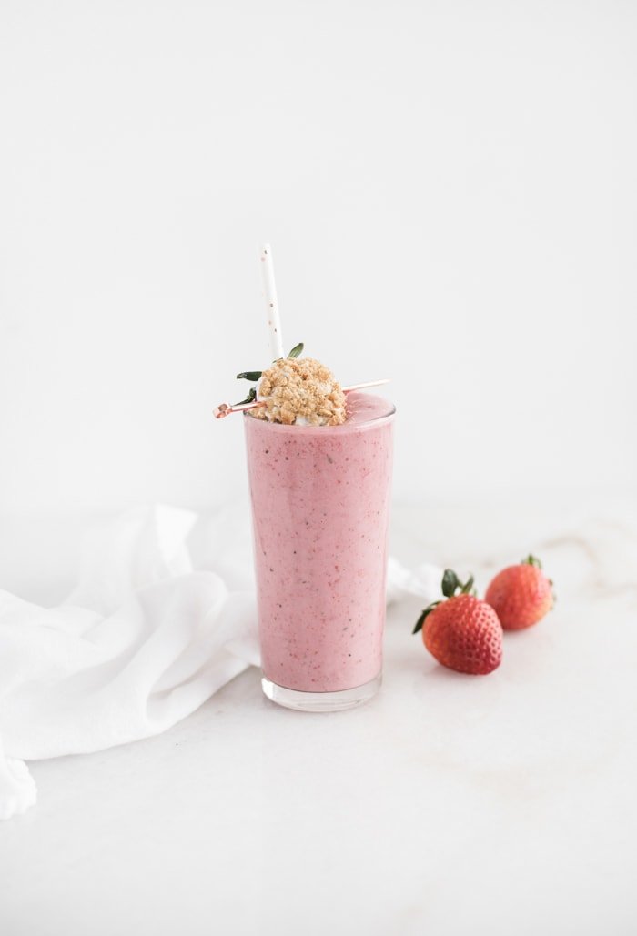 Healthy Strawberry Cheesecake Smoothie - Lively Table