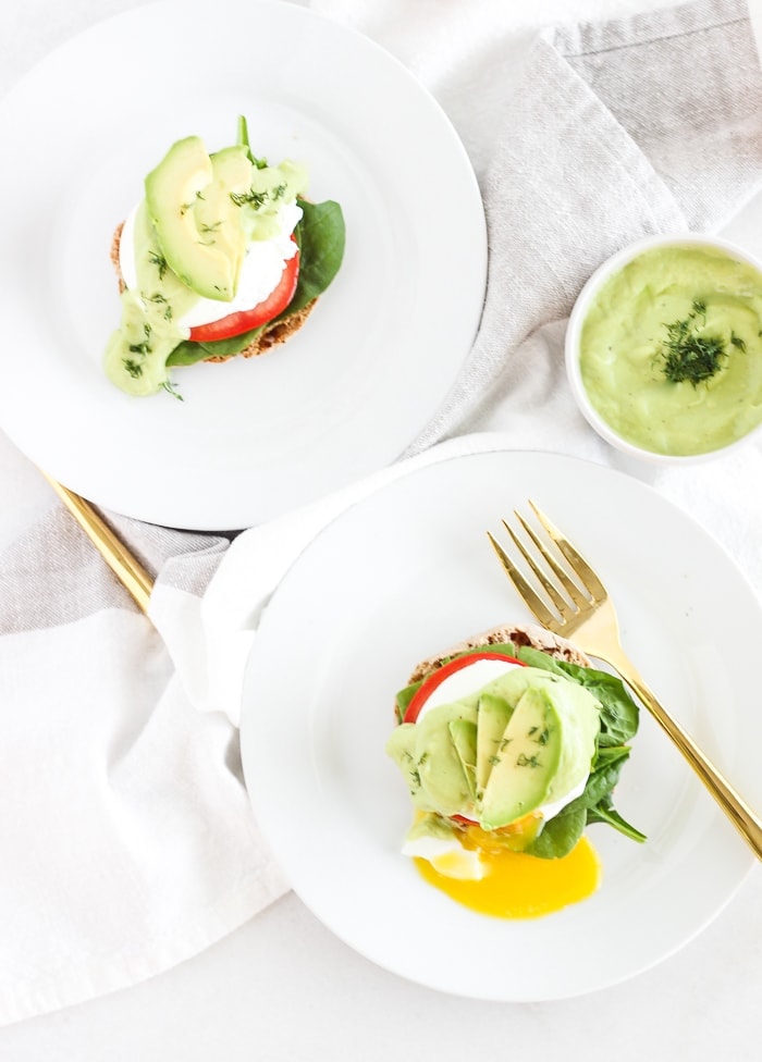 https://livelytable.com/wp-content/uploads/2018/07/california-eggs-benedict-with-avocado-hollandaise-7.jpg