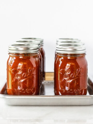 jars of spaghetti sauce lined up on a tray.
