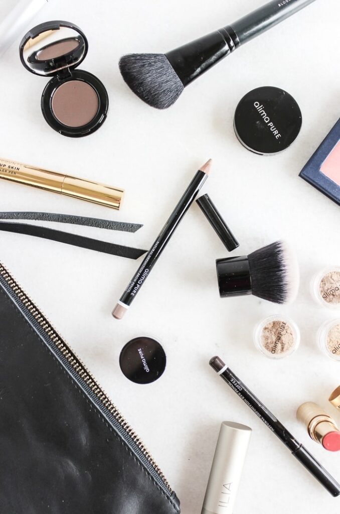 If you're looking to clean up your makeup bag and use more natural products, but don't know which products to try, here are the best nontoxic makeup products I've found to help you get started!