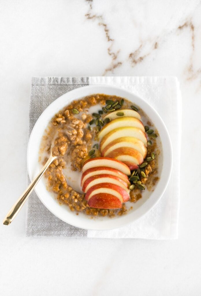Pumpkin spice farro breakfast porridge using leftover farro and canned pumpkin is an easy, delicious and healthy breakfast for cold mornings! #wholegrains #healthy #pumpkinspice #fall #recipes #farro #pumpkin