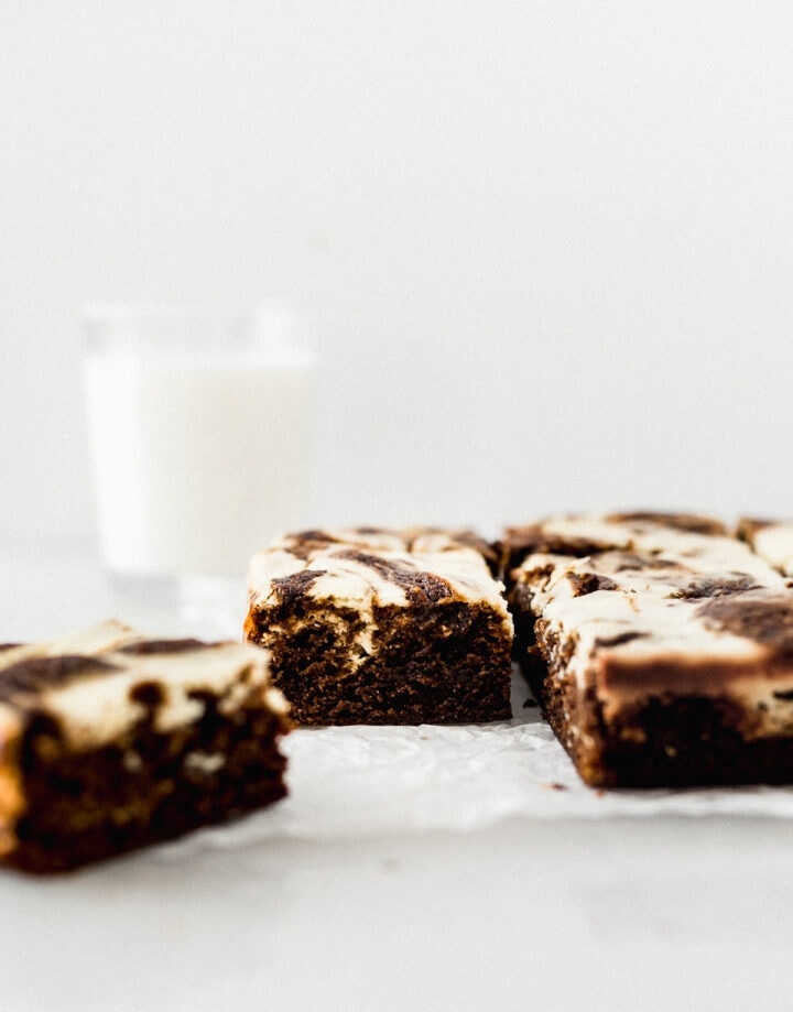 Gingerbread Cheesecake Swirl Blondies