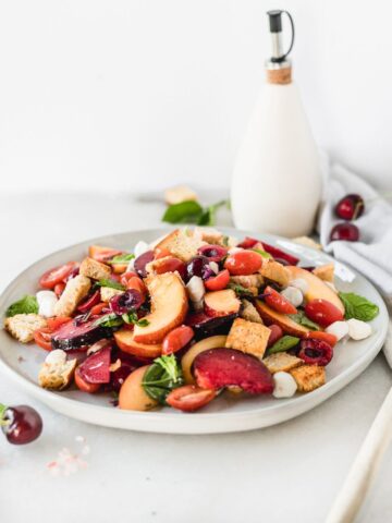 Day-Old Bread Turns Into Something Completely Different In This Summer Salad