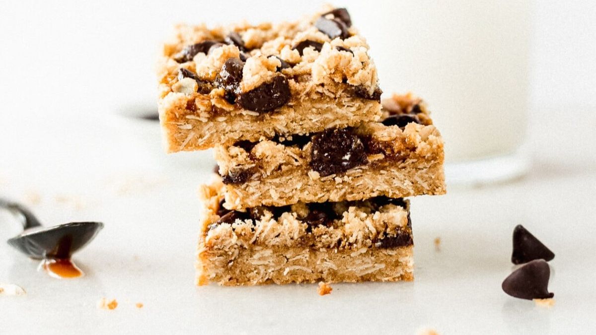 These Caramel Oat Bars Started Replacing Bakery Dessert Runs
