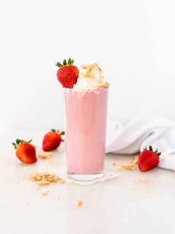 This 5-Ingredient Smoothie Started Replacing Strawberry Cheesecake Cravings