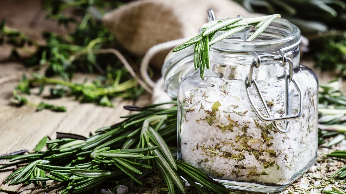 People Are Putting Rosemary and Salt in Jars, but What Does It Actually Do