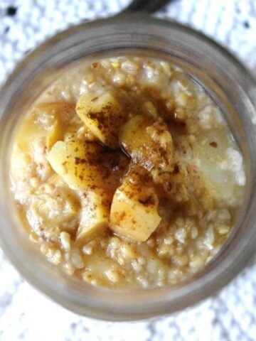 This Slow Cooker Oatmeal Tastes Like Apple Pie Without Added Sugar
