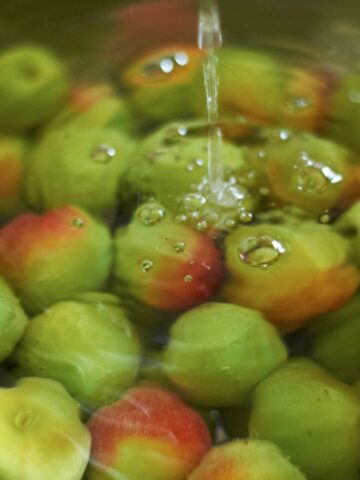 Soaking apples in baking soda water can remove certain pesticide residues from the surface, but a study found some remain beneath the peel.